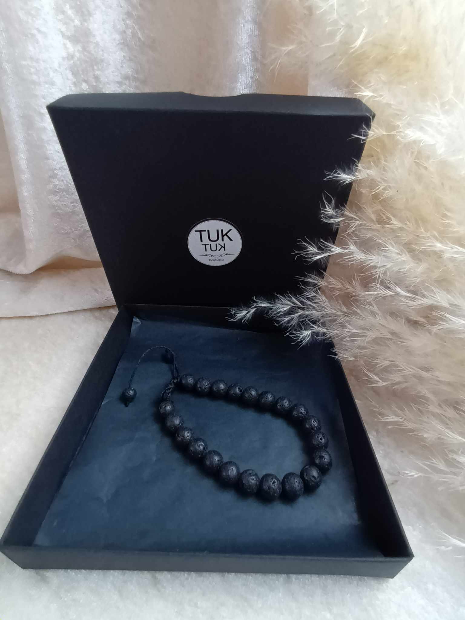 NATŪRALIU AKMENUKU APYRANKĖ