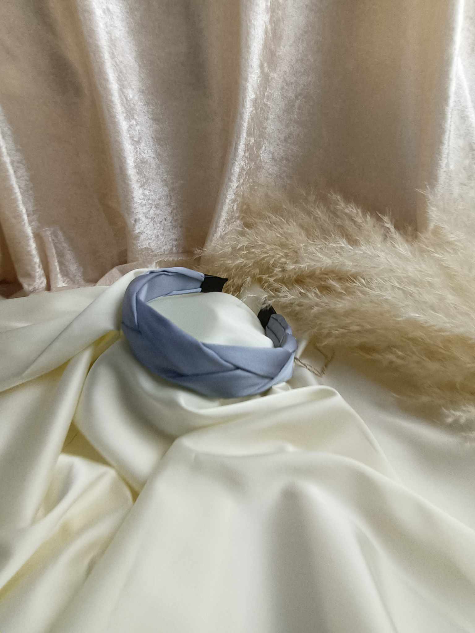 PLATUS PINTAS ŠILKO PLAUKŲ LANKELIS tamsiai pilka,pagrindas 3cm pločio