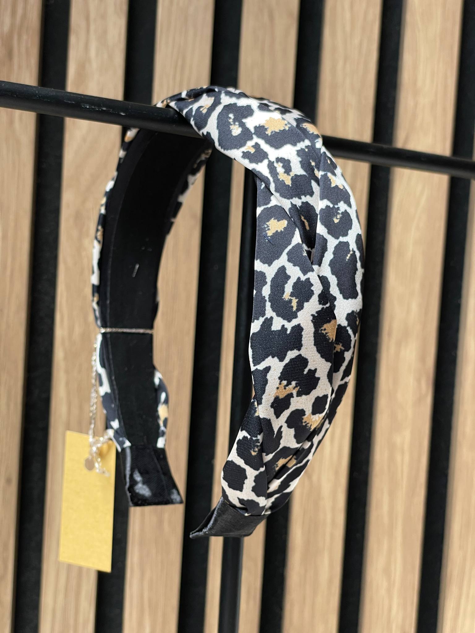 PLATUS PINTAS SATINO PLAUKŲ LANKELIS leopardinė